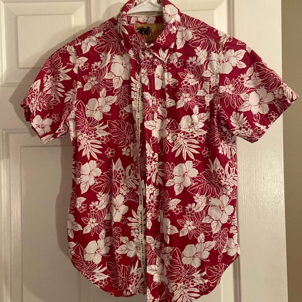 Like new button up boys shirt